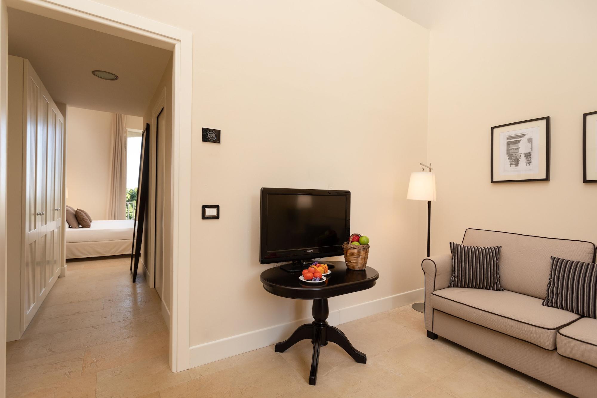 Borgo Di Luce I Monasteri Golf Resort & Spa Syracuse Exterior photo A suite at the hotel