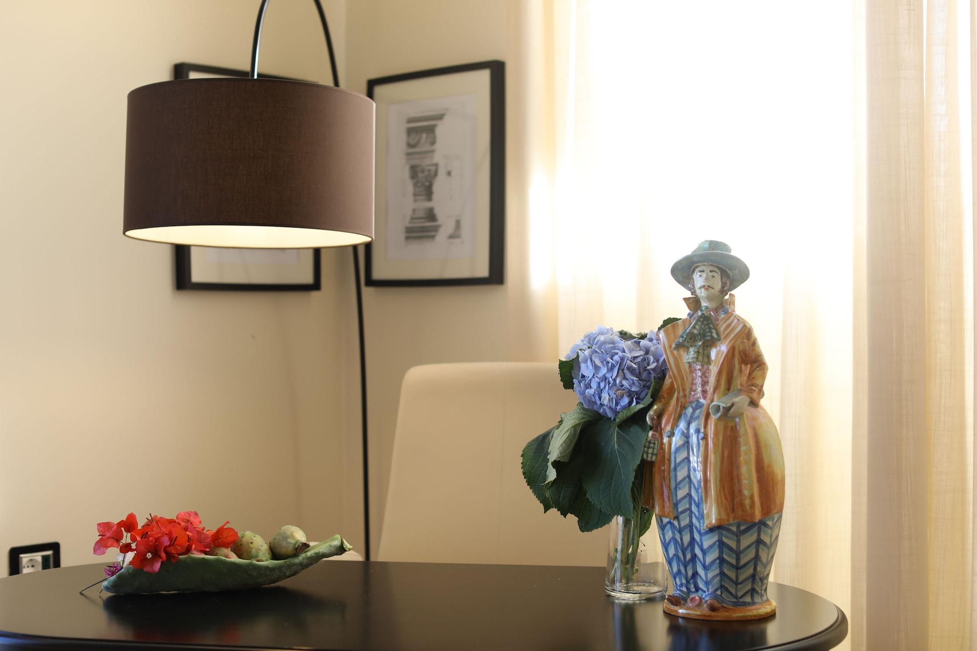 Borgo Di Luce I Monasteri Golf Resort & Spa Syracuse Exterior photo A floor lamp