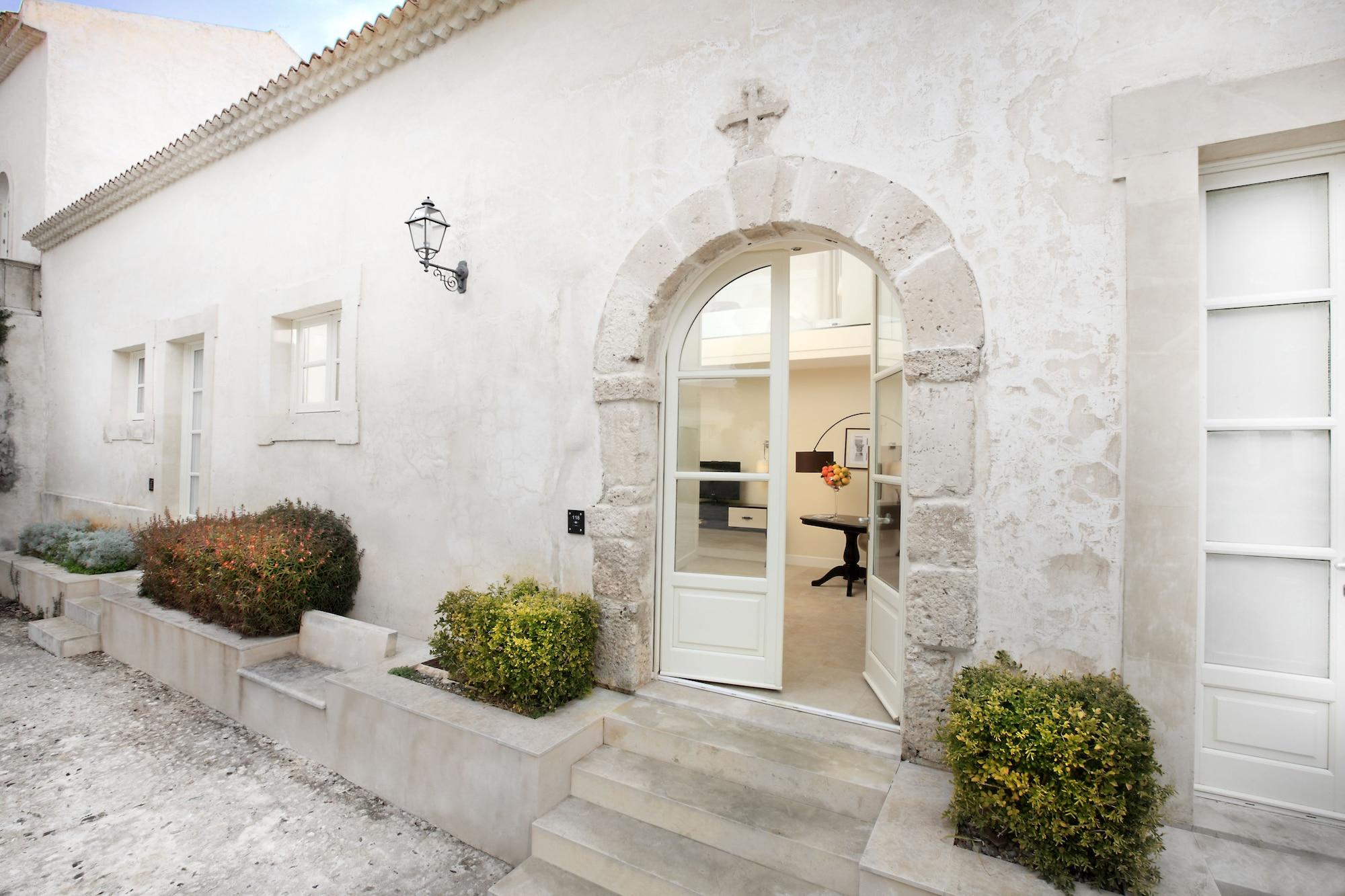 Borgo Di Luce I Monasteri Golf Resort & Spa Syracuse Exterior photo Entrance to the museum