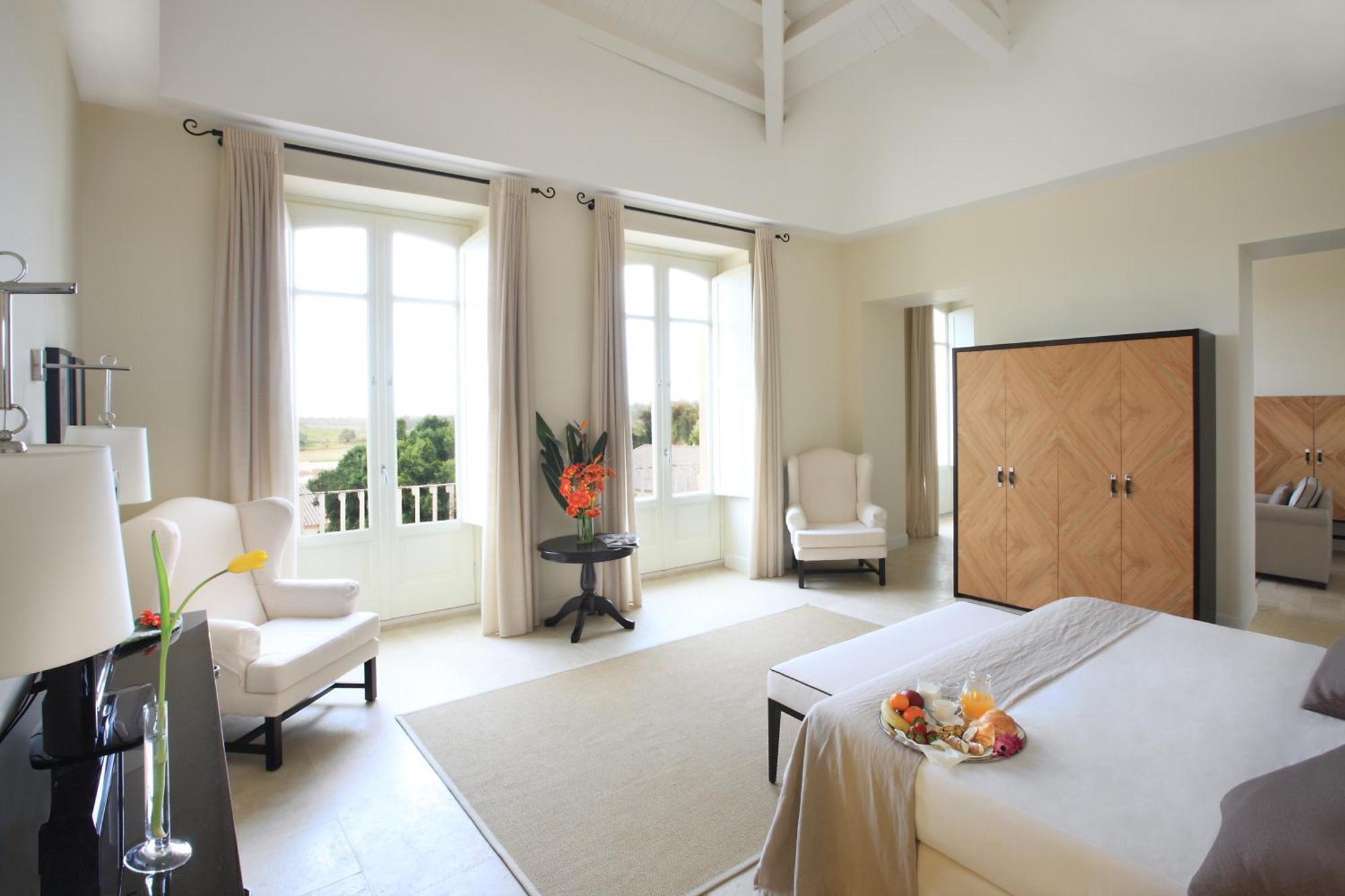 Borgo Di Luce I Monasteri Golf Resort & Spa Syracuse Exterior photo A room at the Hotel de Crillon