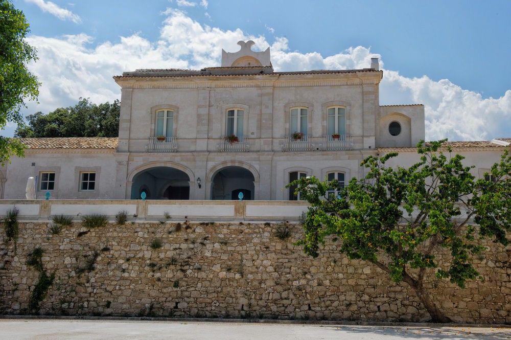 Borgo Di Luce I Monasteri Golf Resort & Spa Syracuse Exterior photo The town hall of Saint-André-de-Lidon