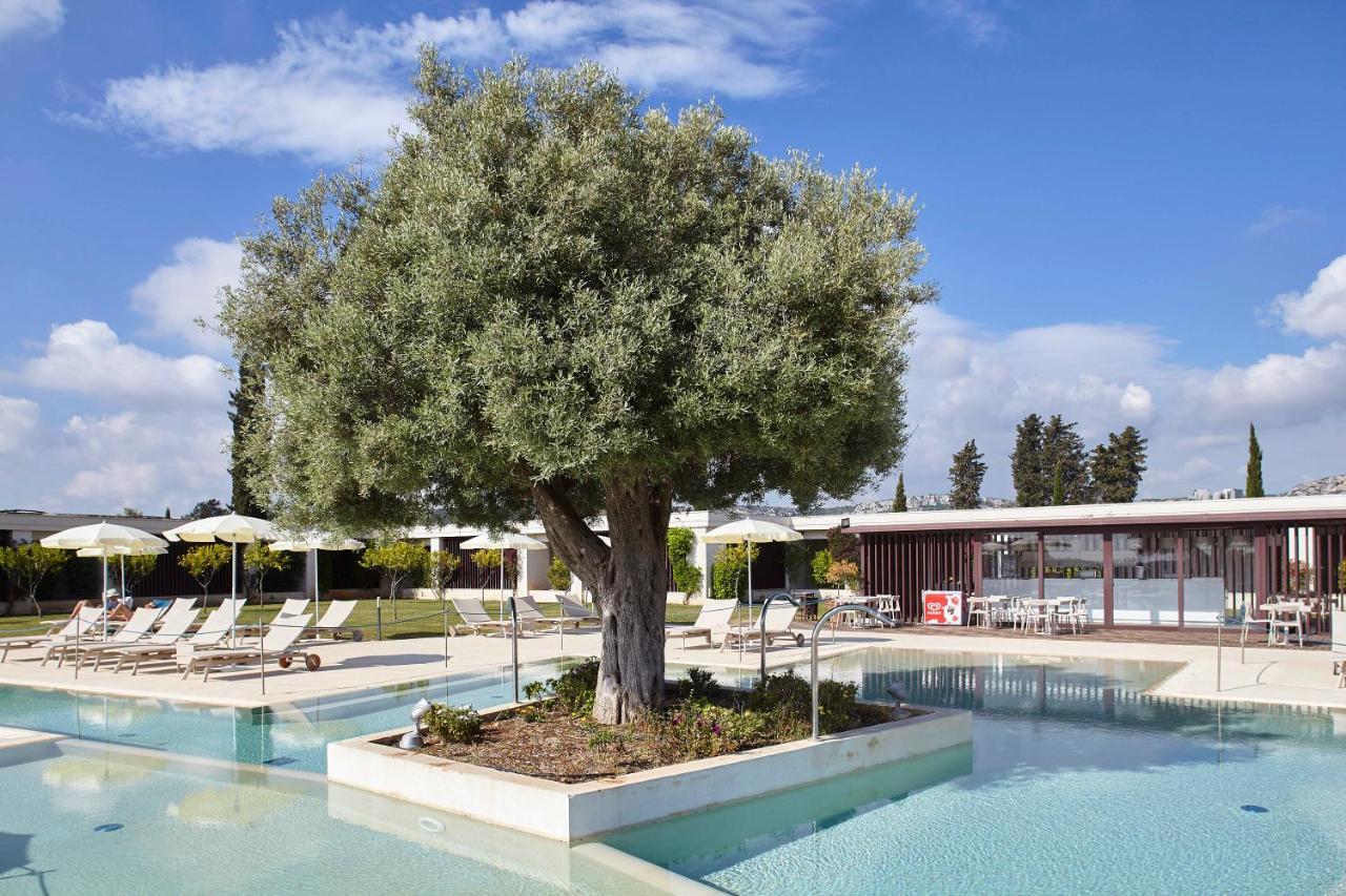 Borgo Di Luce I Monasteri Golf Resort & Spa Syracuse Exterior photo Olive tree in a swimming pool