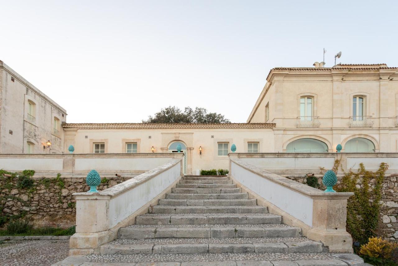Borgo Di Luce I Monasteri Golf Resort & Spa Syracuse Exterior photo The entrance of the museum