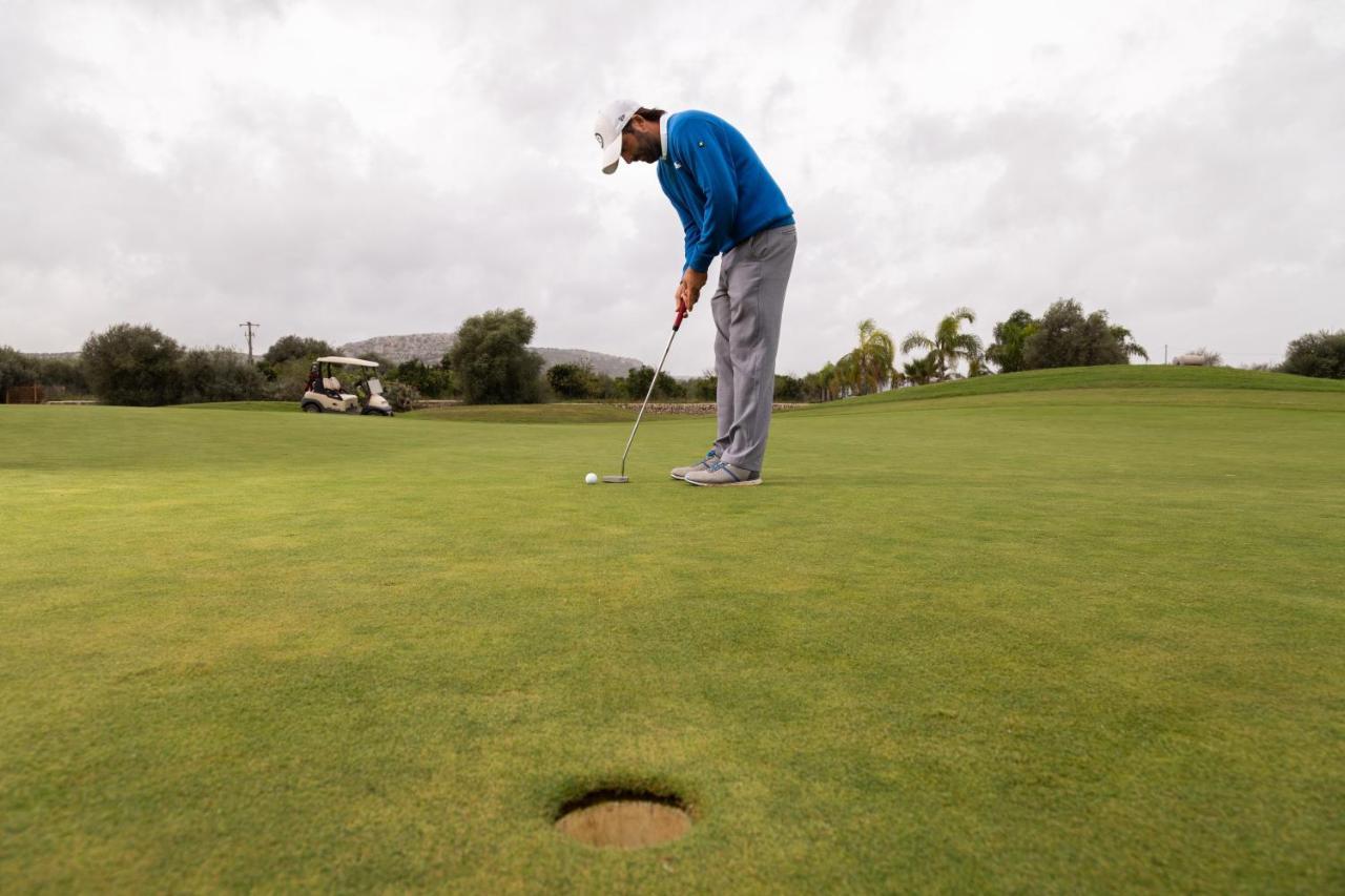 Borgo Di Luce I Monasteri Golf Resort & Spa Syracuse Exterior photo Golf putting